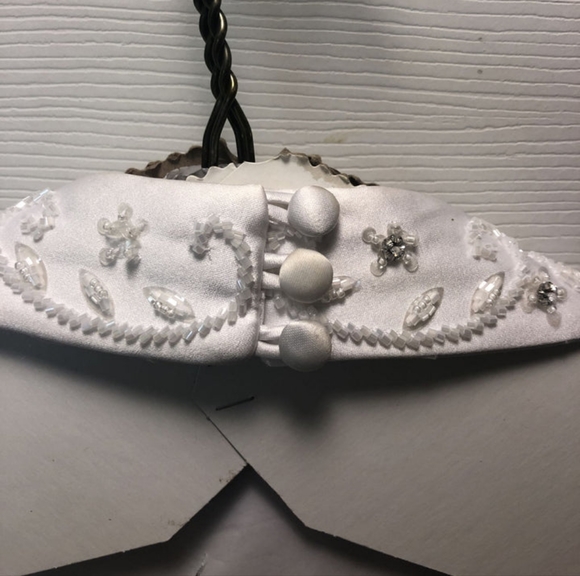 Gorgeous David's Bridal wedding gown, size 18W. - Picture 6 of 8